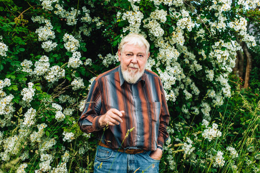 Michael Succow in seinem Garten (Foto: Wally Pruß)