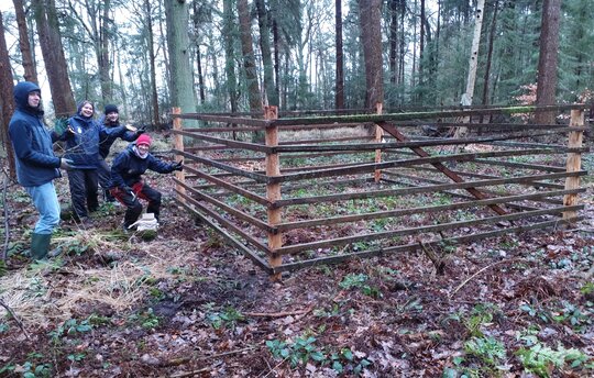 Wir sind stolz - erstes Weisergatter im Naturschutzgebiet Lanken Foto: Michael Succow Stiftung